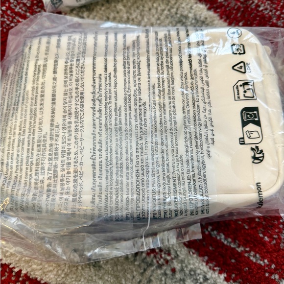 Lululemon Everywhere Crossbody Bag 2L & Dual Pouch Wristlet Bundle - Picture 14 of 14